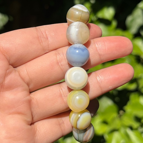 13.5mm stretchable multicolor banded Botswana agate‎ bracelet - Picture 4 of 6